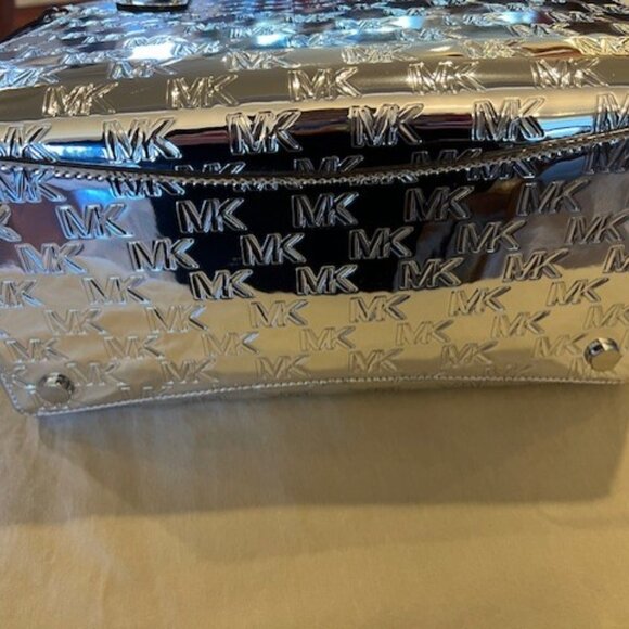 Michael Kors Handbag/Tote - Picture 4 of 4